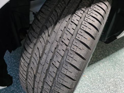 Used 2016 Dodge Challenger SXT Plus image 13