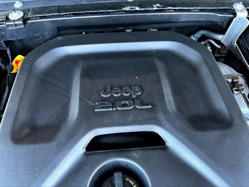 Used 2023 Jeep Wrangler Unlimited Sahara AWD/4WD image 32