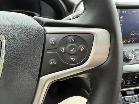 Used 2023 GMC Acadia SLT FWD image 33