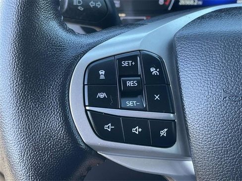 Certified 2022 Ford Explorer XLT w/ Equipment Group 202A image 9