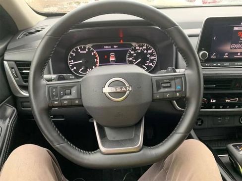 Used 2025 Nissan Rogue SV FWD image 14