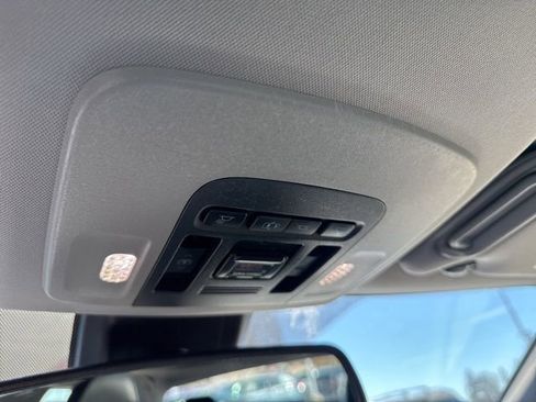 Used 2019 Toyota Camry XLE image 18