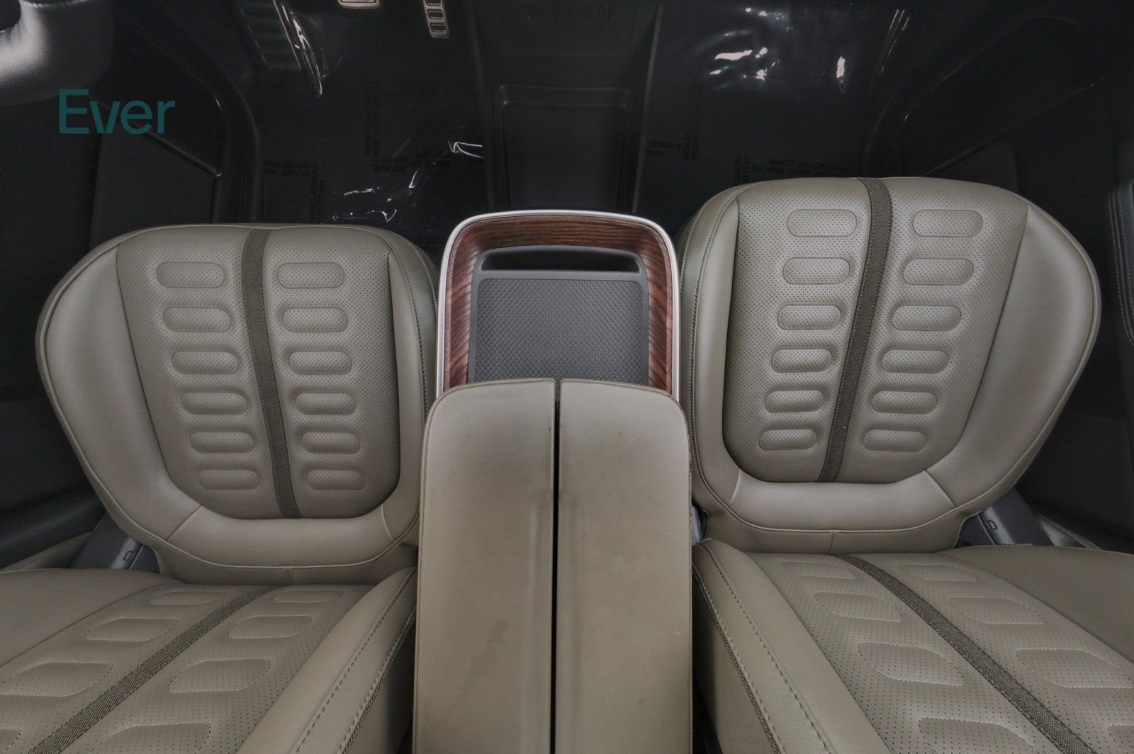 Used 2024 Rivian R1T Adventure Dual AWD/4WD image 27