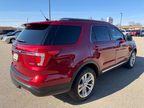 Used 2019 Ford Explorer XLT w/ Equipment Group 202A image 5