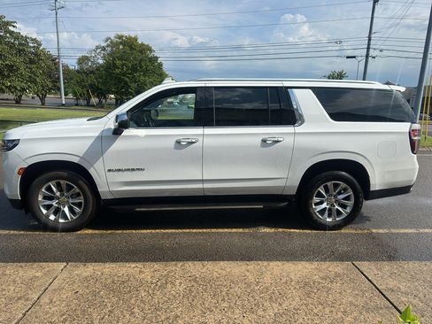 Used 2023 Chevrolet Suburban Premier AWD/4WD image 7