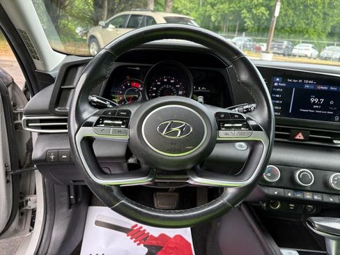 Used 2021 Hyundai Elantra SEL FWD image 15
