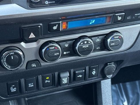 Used 2022 Toyota Tacoma Limited image 31