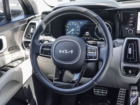 Certified 2023 Kia Sorento SX Prestige AWD/4WD image 12