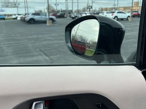 Used 2024 Chrysler Pacifica Touring-L image 25