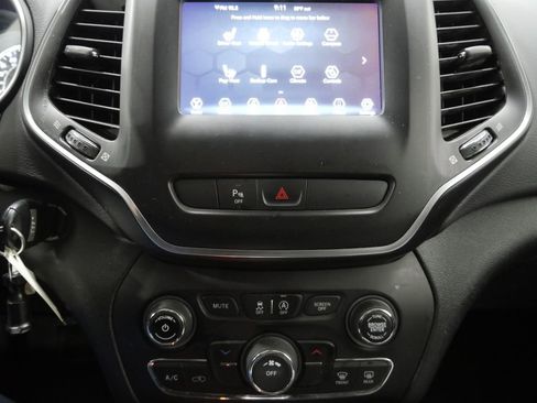 Used 2020 Jeep Cherokee Latitude w/ Cold Weather Group AWD/4WD image 20