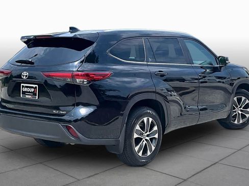 Used 2023 Toyota Highlander XLE AWD/4WD image 13