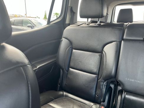 Used 2023 GMC Acadia SLT image 41