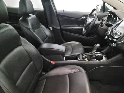 Used 2018 Chevrolet Cruze Premier FWD image 21