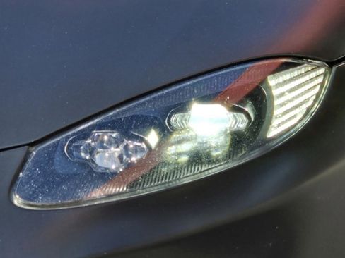 Used 2020 Aston Martin V8 Vantage Coupe image 12