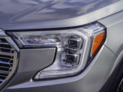 Used 2024 GMC Terrain Denali image 2