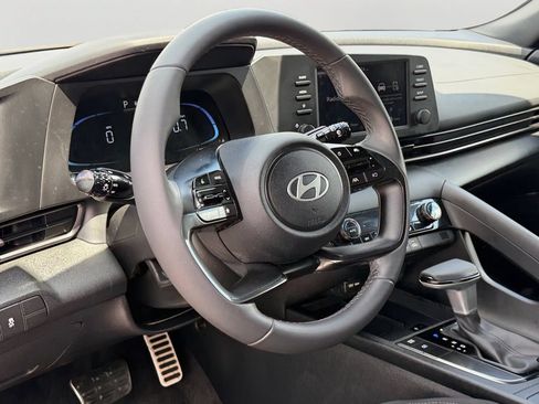 Used 2025 Hyundai Elantra Sport FWD image 18