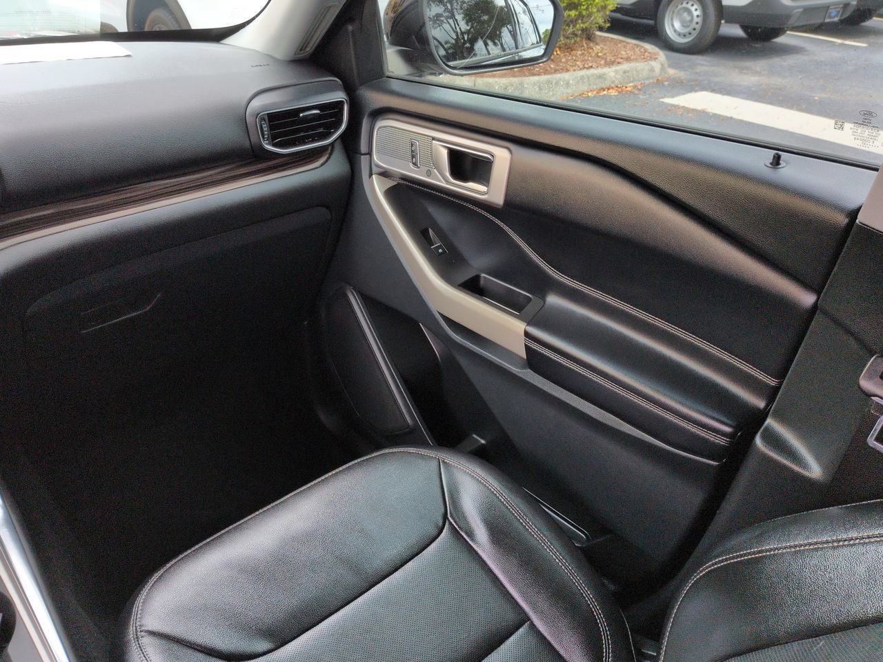 Used 2021 Ford Explorer Limited w/ Equipment Group 301A RWD image 17