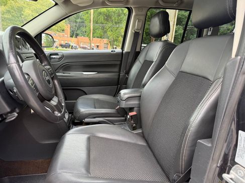 Used 2014 Jeep Compass Latitude w/ Sun/Sound Group FWD image 6
