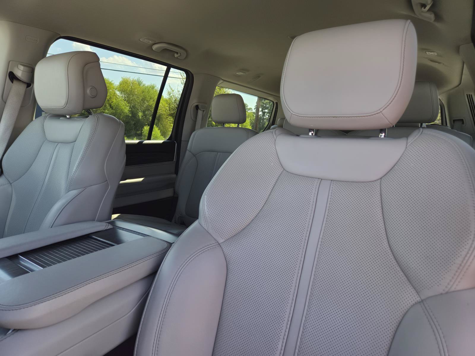 Used 2024 Jeep Wagoneer Series II w/ Flexible Seating Group RWD image 24