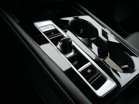 Used 2025 Volkswagen Atlas SE image 20