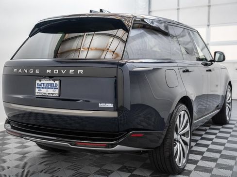Used 2025 Land Rover Range Rover SE AWD/4WD image 5