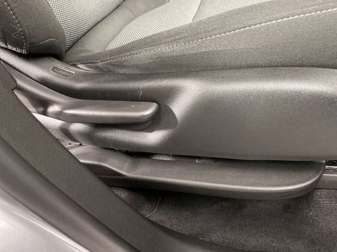 Used 2023 Chevrolet Traverse LT image 7