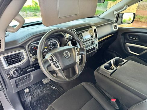 Used 2018 Nissan Titan SV AWD/4WD image 11