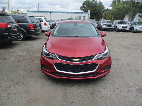 Used 2017 Chevrolet Cruze LT w/ Convenience Package image 2