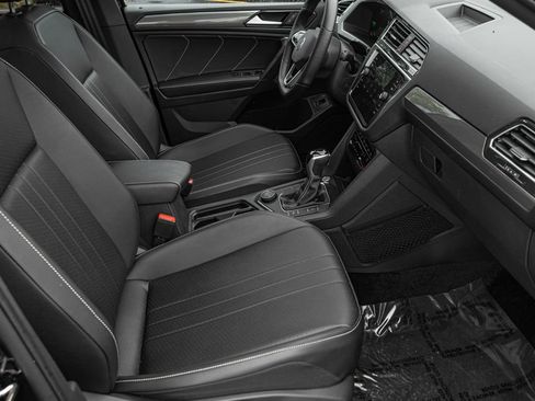 Certified 2024 Volkswagen Tiguan SE R-Line AWD/4WD image 31