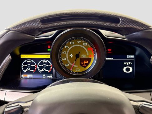 Used 2011 Ferrari 458 Italia Coupe RWD image 17