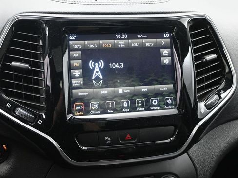 Used 2020 Jeep Cherokee Limited image 13