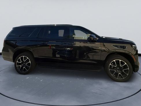 Used 2025 Chevrolet Suburban RST w/ Sun And Tow Package image 3