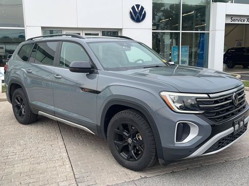 Used 2024 Volkswagen Atlas Peak Edition SE AWD/4WD image 3