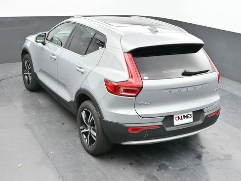 Used 2025 Volvo XC40 B5 Core image 32