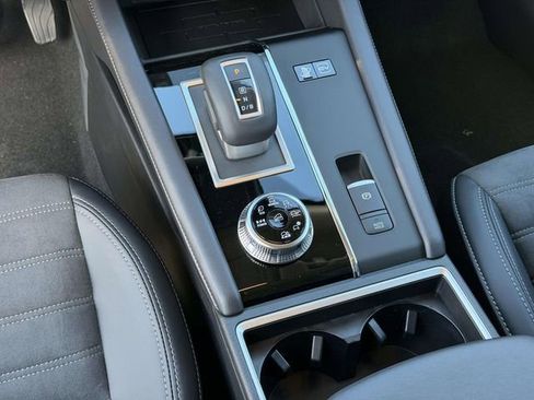 New 2025 Mitsubishi Outlander SE image 11