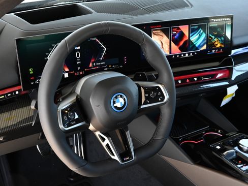 New 2026 BMW 550e xDrive image 12