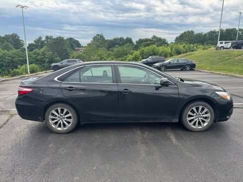 Used 2017 Toyota Camry XLE w/ Moonroof Package FWD image 2