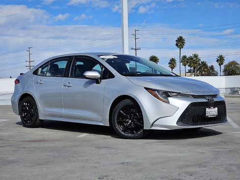 Used 2021 Toyota Corolla LE image 4