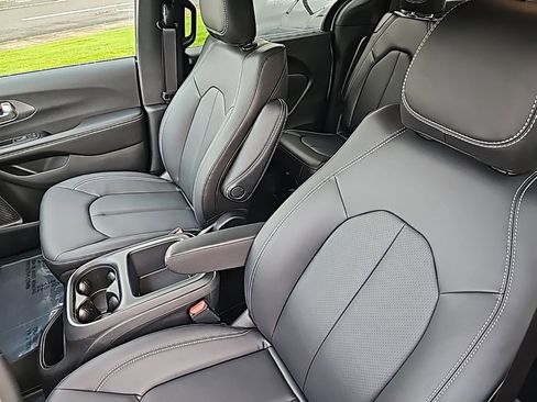 New 2026 Chrysler Voyager LX image 15