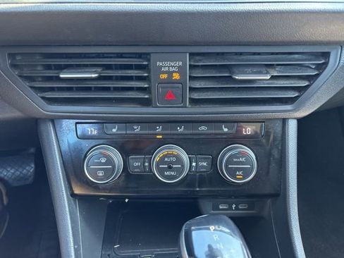 Used 2022 Volkswagen Jetta SE FWD image 21