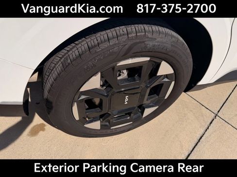 Certified 2025 Kia Carnival EX image 10