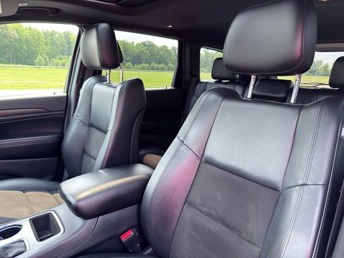 Used 2018 Jeep Grand Cherokee Altitude AWD/4WD image 23