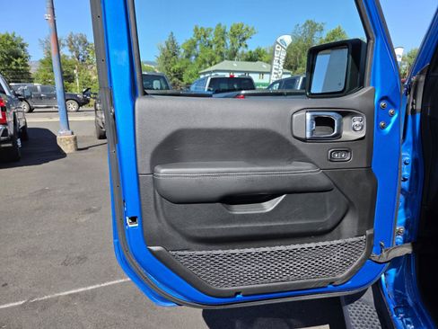 Used 2023 Jeep Wrangler Unlimited Sahara AWD/4WD image 12