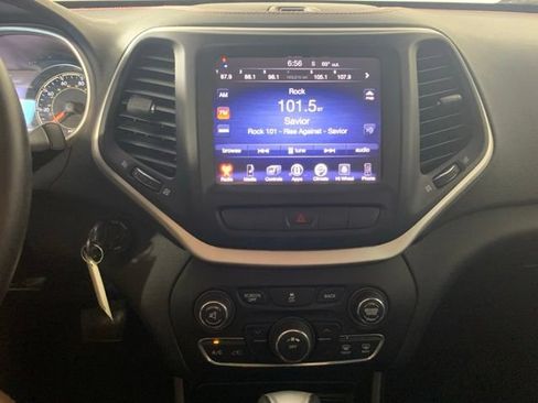 Used 2014 Jeep Cherokee Trailhawk w/ Leather Interior Group AWD/4WD image 5