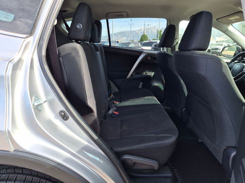 Used 2018 Toyota RAV4 LE w/ All Weather Liner Package AWD/4WD image 28