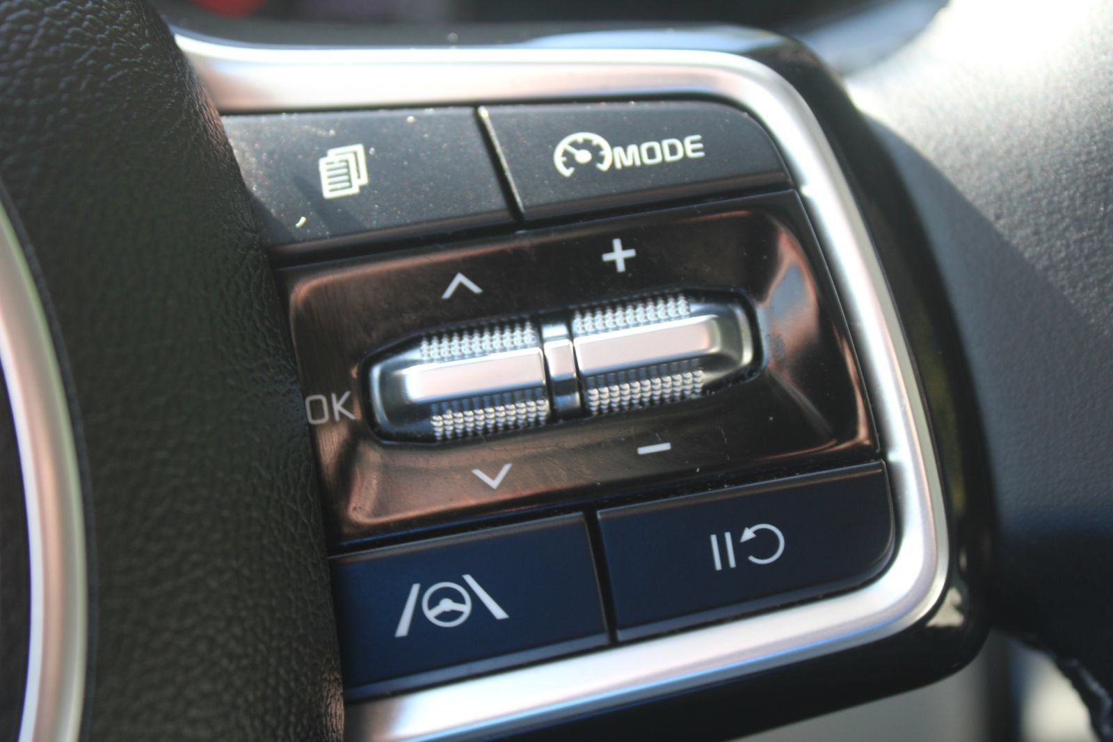 Certified 2023 Kia Sorento S w/ Panoramic Sunroof Package FWD image 31