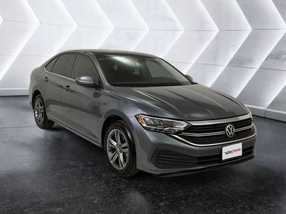 Used 2023 Volkswagen Jetta SE w/ Panoramic Sunroof Package