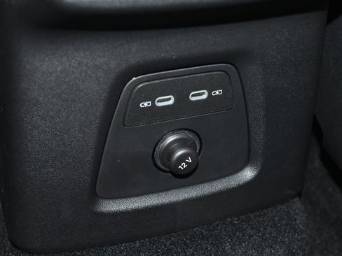 Used 2024 Audi Q4 e-tron Premium image 21