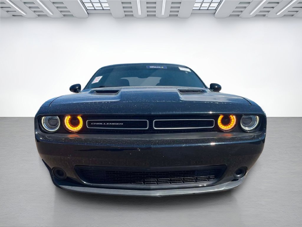 Used 2019 Dodge Challenger SXT RWD image 2