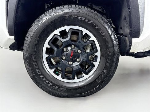 Used 2024 Toyota Tacoma TRD Off-Road image 43